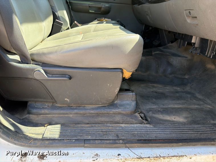 image for item FU1116 2007 Chevrolet Silverado 1500 pickup truck