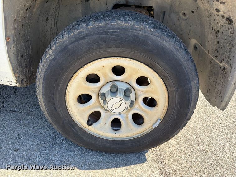 image for item FU1116 2007 Chevrolet Silverado 1500 pickup truck