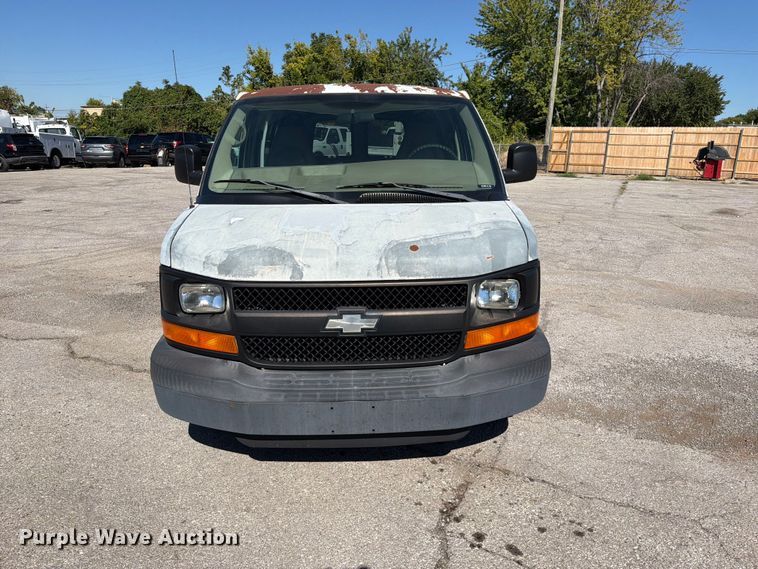 image for item FU1117 2005 Chevrolet Express 1500 van