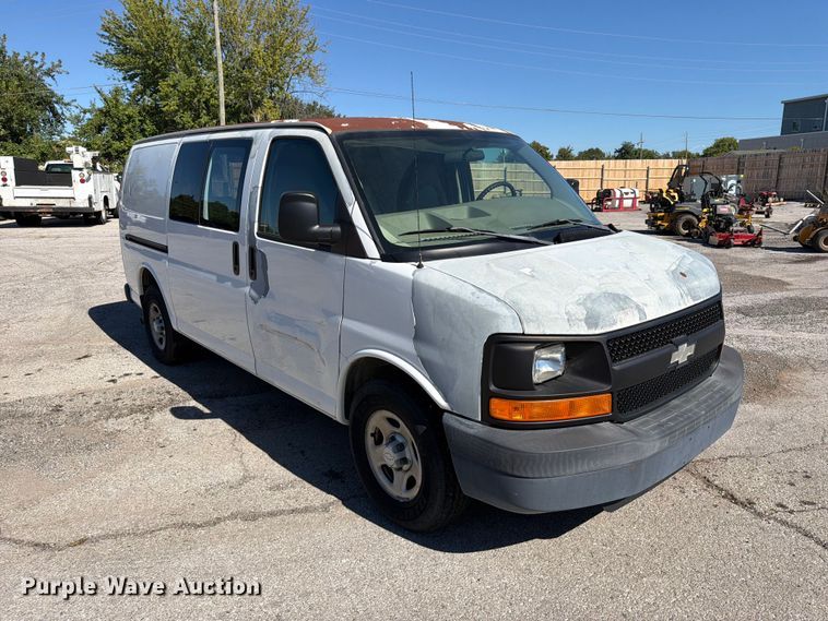 image for item FU1117 2005 Chevrolet Express 1500 van