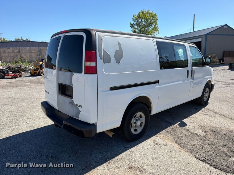 image for item FU1117 2005 Chevrolet Express 1500 van