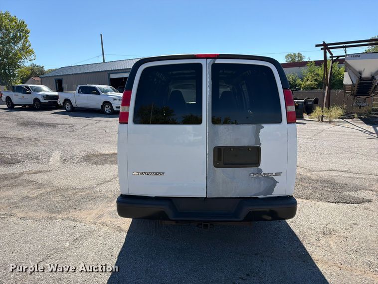 image for item FU1117 2005 Chevrolet Express 1500 van