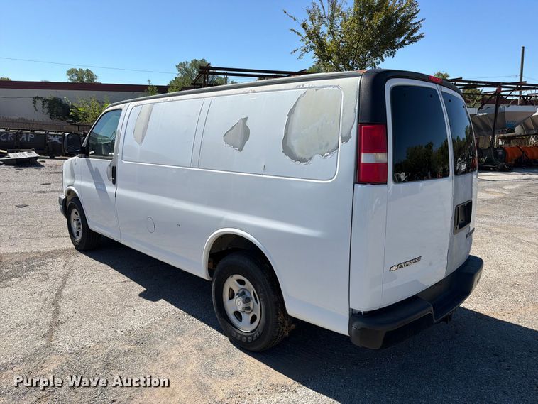 image for item FU1117 2005 Chevrolet Express 1500 van