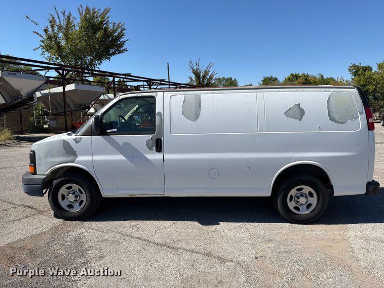 image for item FU1117 2005 Chevrolet Express 1500 van