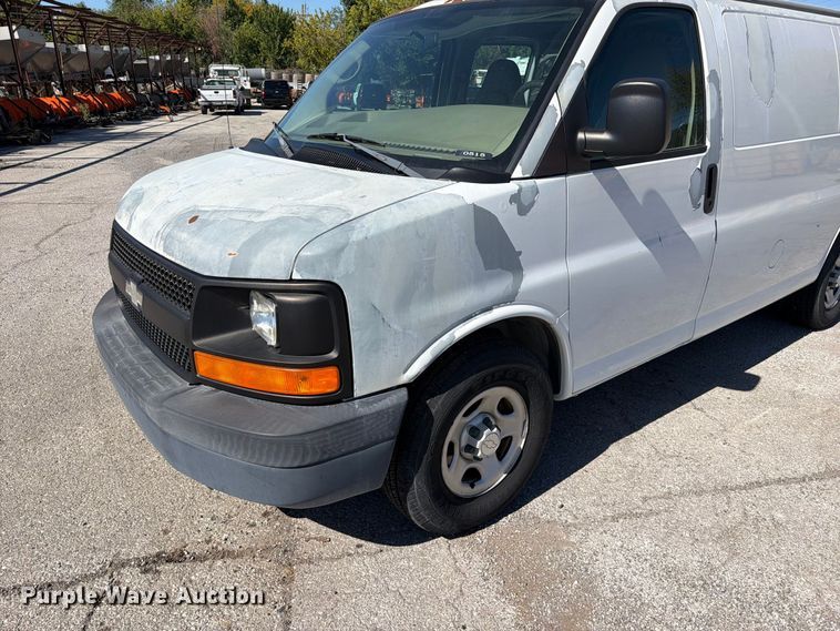 image for item FU1117 2005 Chevrolet Express 1500 van