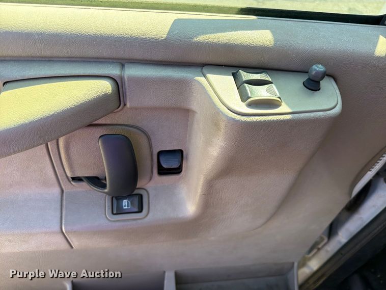 image for item FU1117 2005 Chevrolet Express 1500 van