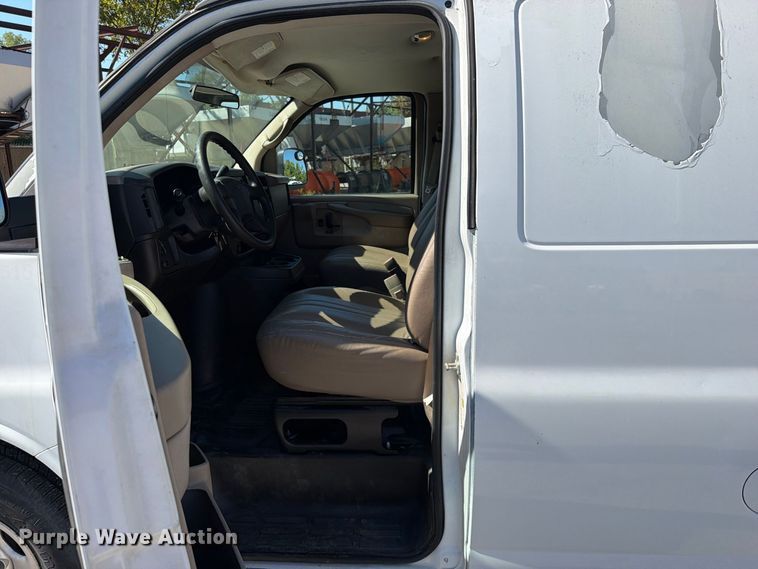image for item FU1117 2005 Chevrolet Express 1500 van