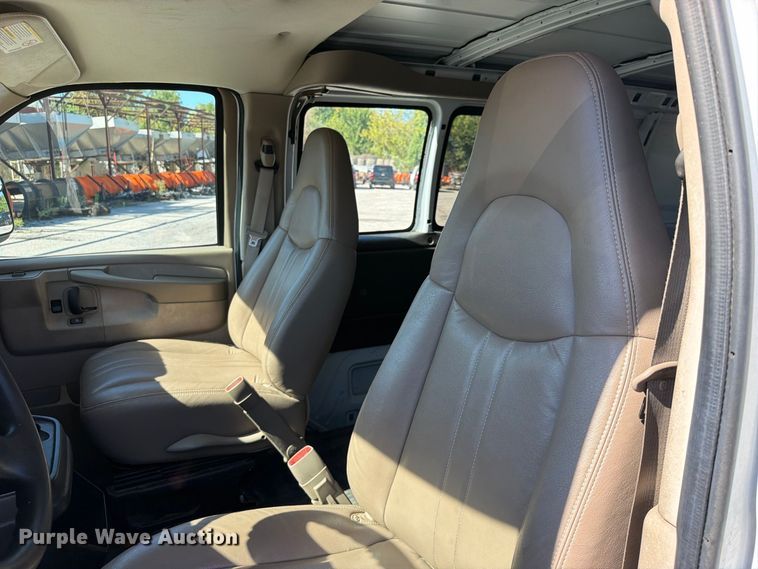 image for item FU1117 2005 Chevrolet Express 1500 van