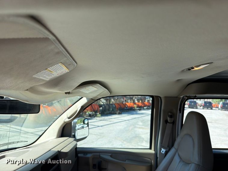 image for item FU1117 2005 Chevrolet Express 1500 van