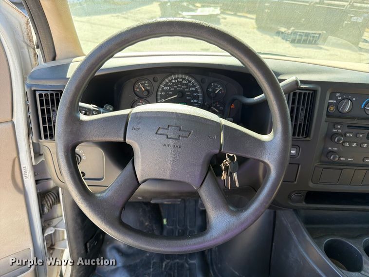 image for item FU1117 2005 Chevrolet Express 1500 van