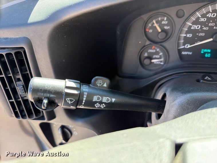 image for item FU1117 2005 Chevrolet Express 1500 van