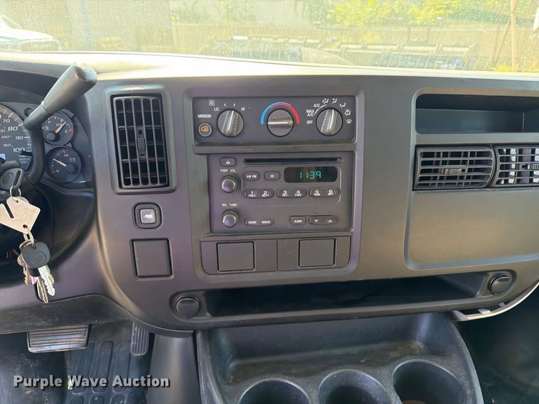 image for item FU1117 2005 Chevrolet Express 1500 van