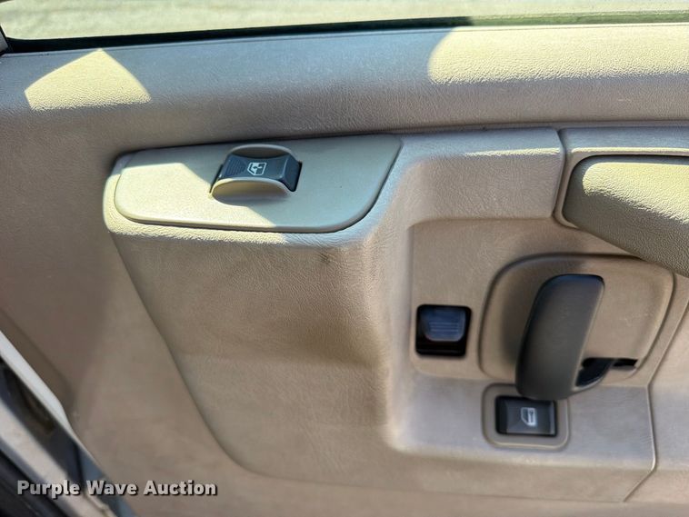 image for item FU1117 2005 Chevrolet Express 1500 van