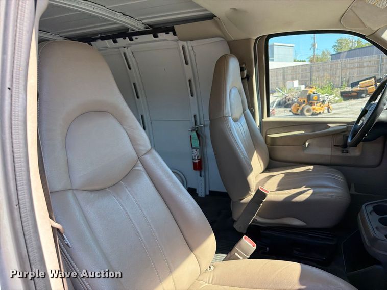 image for item FU1117 2005 Chevrolet Express 1500 van