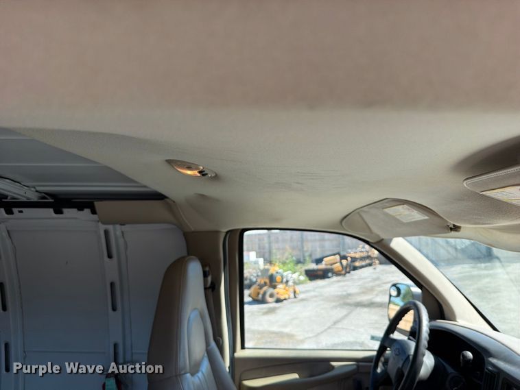 image for item FU1117 2005 Chevrolet Express 1500 van