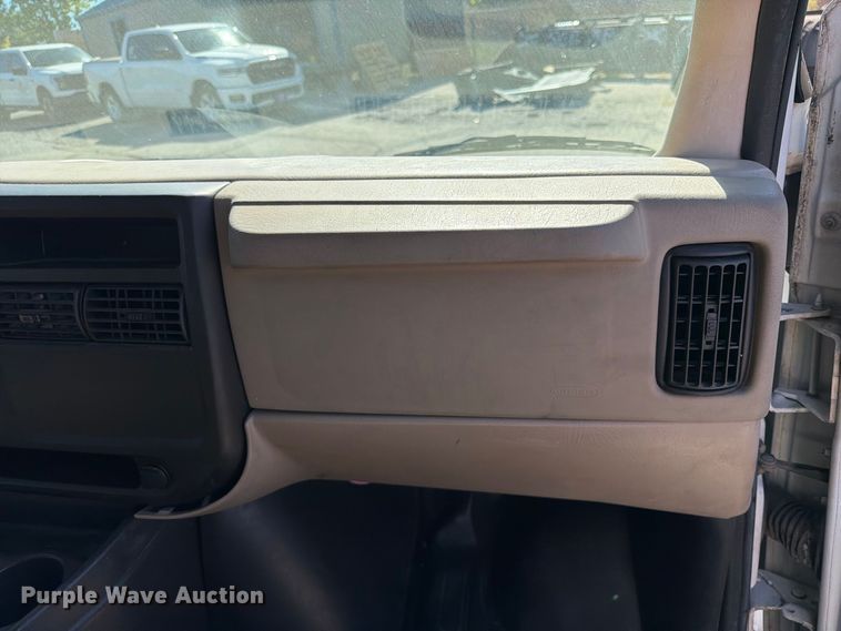 image for item FU1117 2005 Chevrolet Express 1500 van