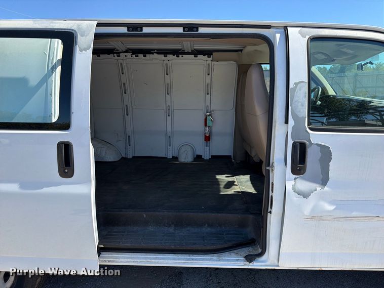 image for item FU1117 2005 Chevrolet Express 1500 van