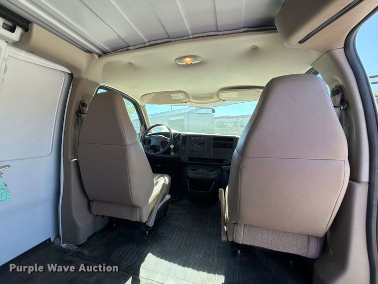 image for item FU1117 2005 Chevrolet Express 1500 van