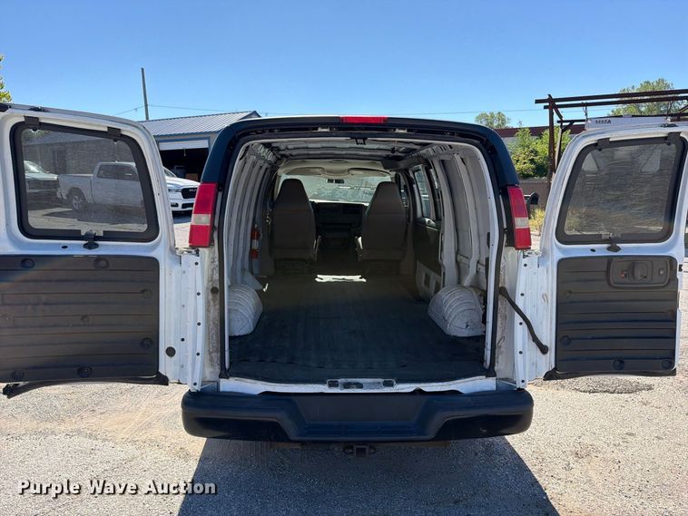 image for item FU1117 2005 Chevrolet Express 1500 van