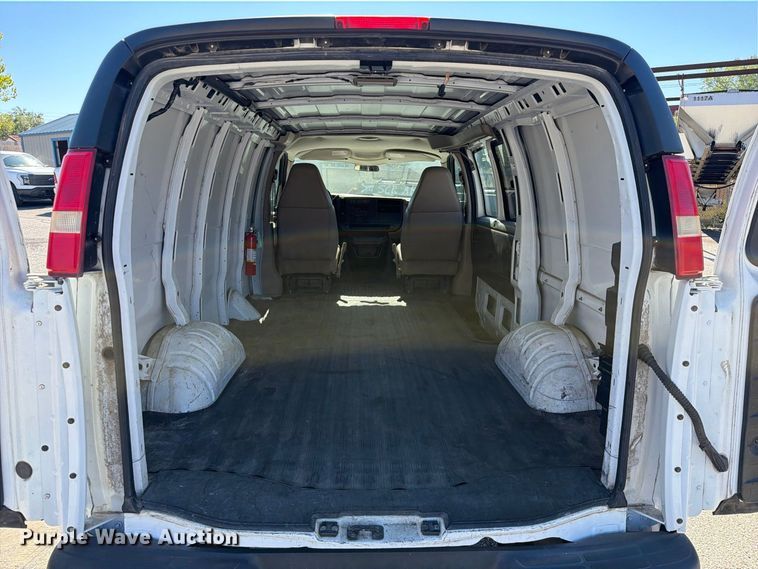 image for item FU1117 2005 Chevrolet Express 1500 van