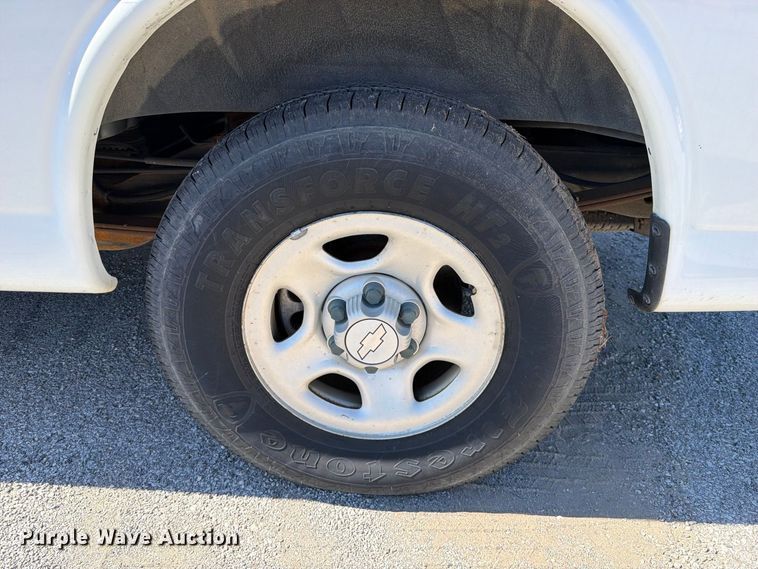 image for item FU1117 2005 Chevrolet Express 1500 van