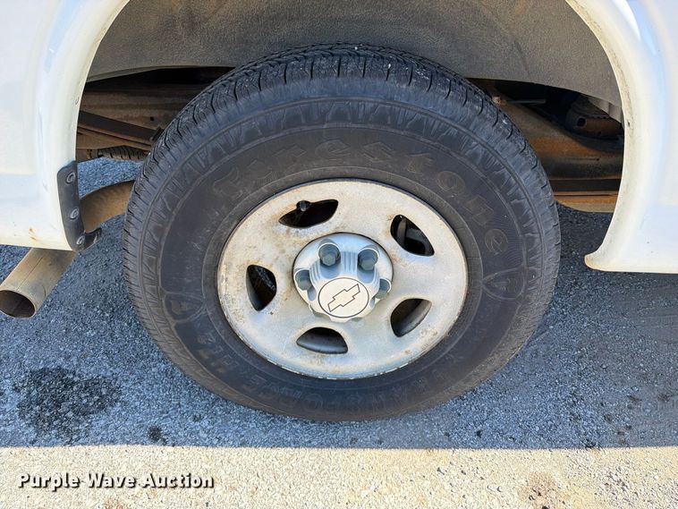 image for item FU1117 2005 Chevrolet Express 1500 van