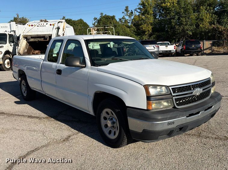 image for item FU1128 2006 Chevrolet Silverado 1500 Ext. Cab pickup truck