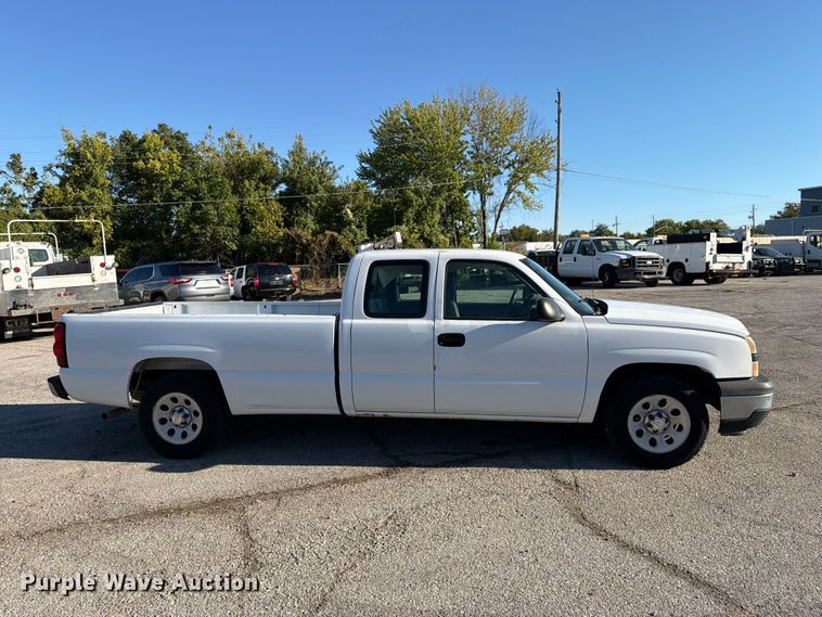 image for item FU1128 2006 Chevrolet Silverado 1500 Ext. Cab pickup truck