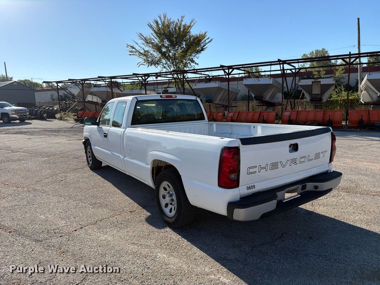 image for item FU1128 2006 Chevrolet Silverado 1500 Ext. Cab pickup truck