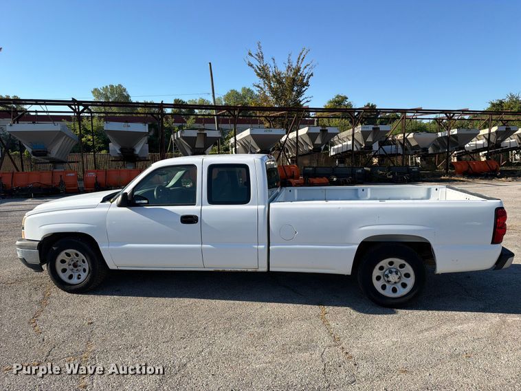 image for item FU1128 2006 Chevrolet Silverado 1500 Ext. Cab pickup truck