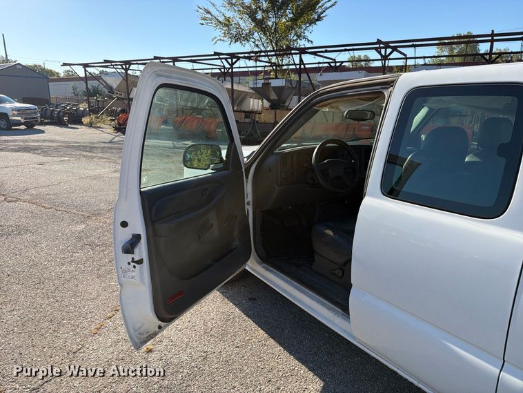 image for item FU1128 2006 Chevrolet Silverado 1500 Ext. Cab pickup truck