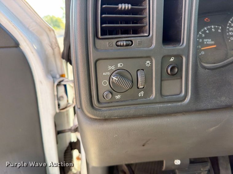 image for item FU1128 2006 Chevrolet Silverado 1500 Ext. Cab pickup truck