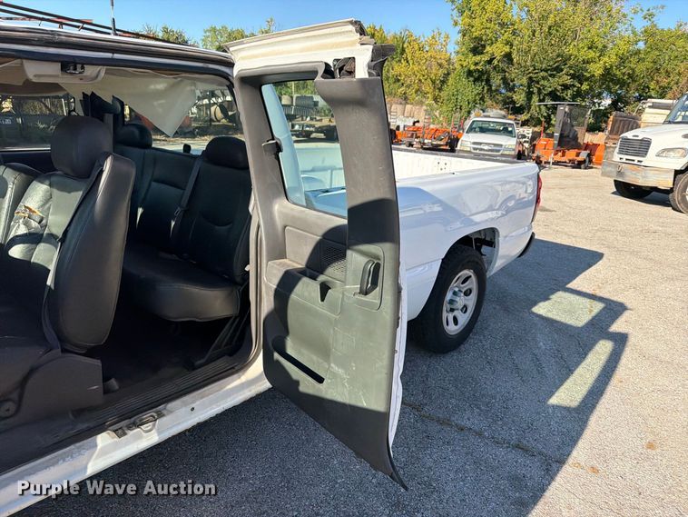 image for item FU1128 2006 Chevrolet Silverado 1500 Ext. Cab pickup truck