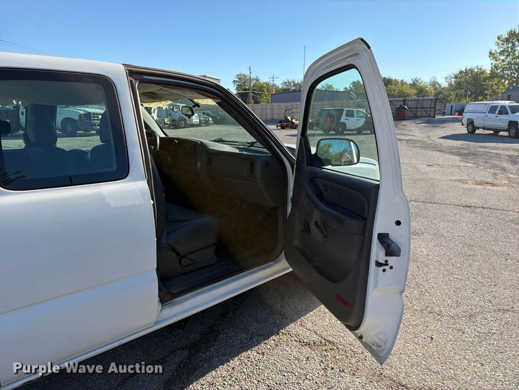 image for item FU1128 2006 Chevrolet Silverado 1500 Ext. Cab pickup truck