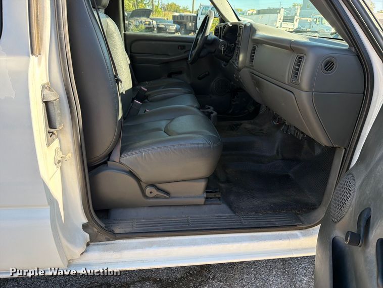 image for item FU1128 2006 Chevrolet Silverado 1500 Ext. Cab pickup truck