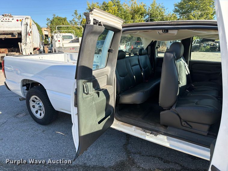 image for item FU1128 2006 Chevrolet Silverado 1500 Ext. Cab pickup truck