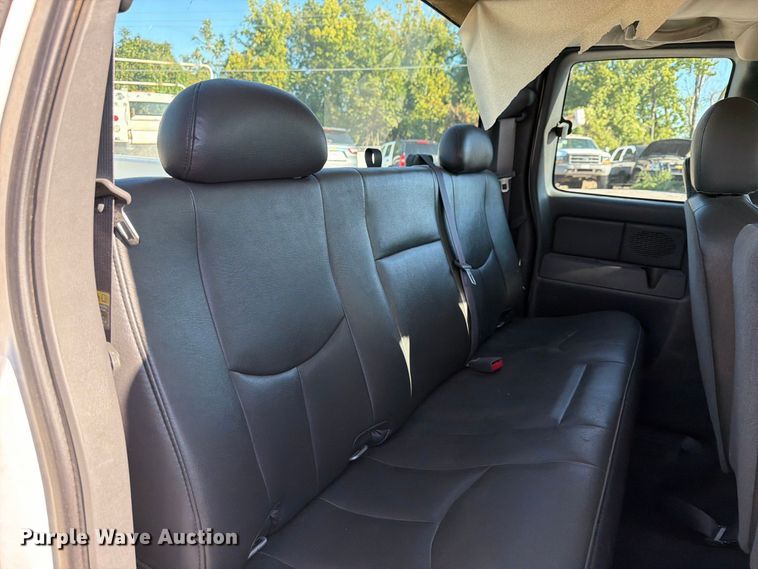 image for item FU1128 2006 Chevrolet Silverado 1500 Ext. Cab pickup truck