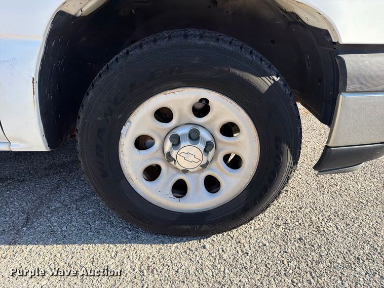 image for item FU1128 2006 Chevrolet Silverado 1500 Ext. Cab pickup truck