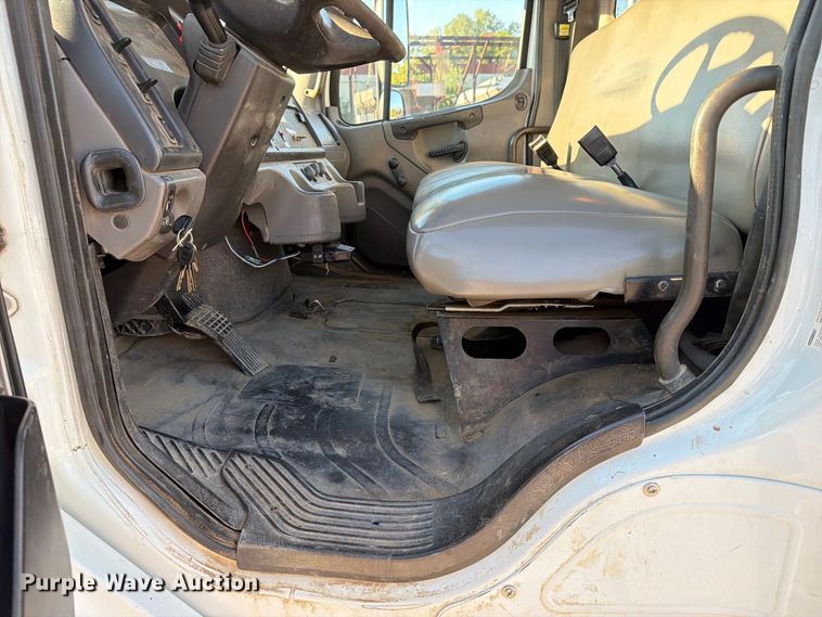 image for item FU1129 2011 Freightliner Business Class M2 utility / service truck