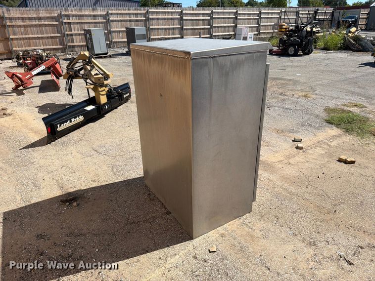 image for item FU1138 Traffic light control cabinet