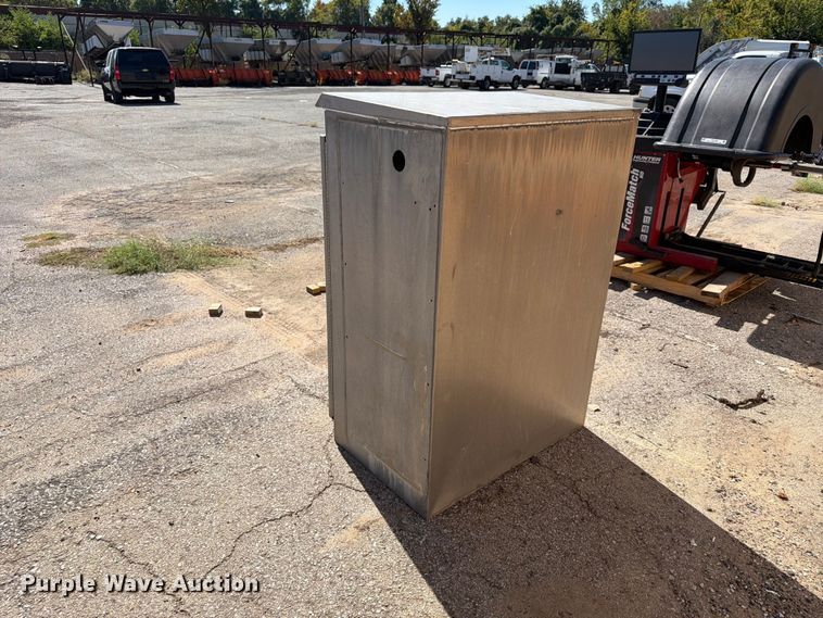 image for item FU1138 Traffic light control cabinet