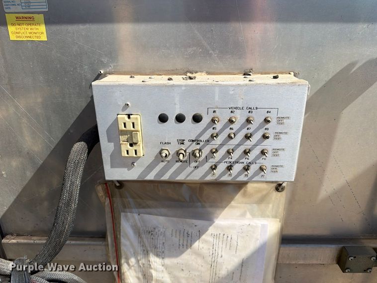 image for item FU1138 Traffic light control cabinet