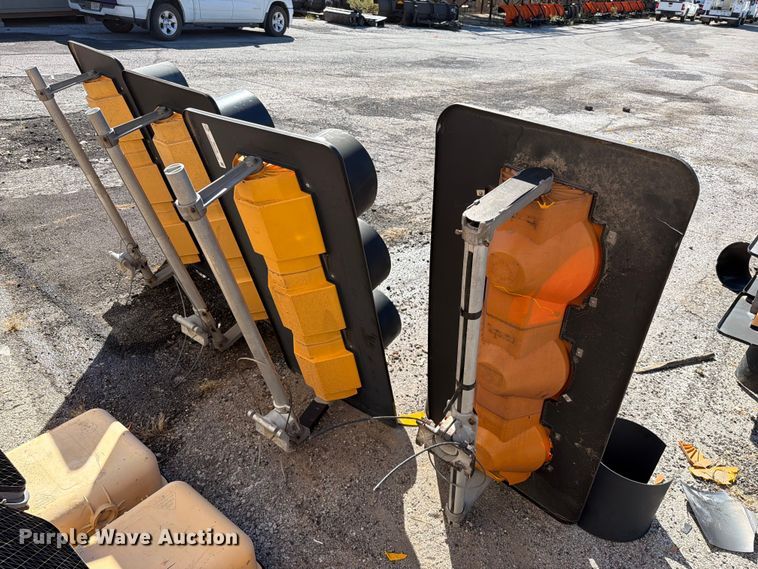 image for item FU1145 (4) traffic lights