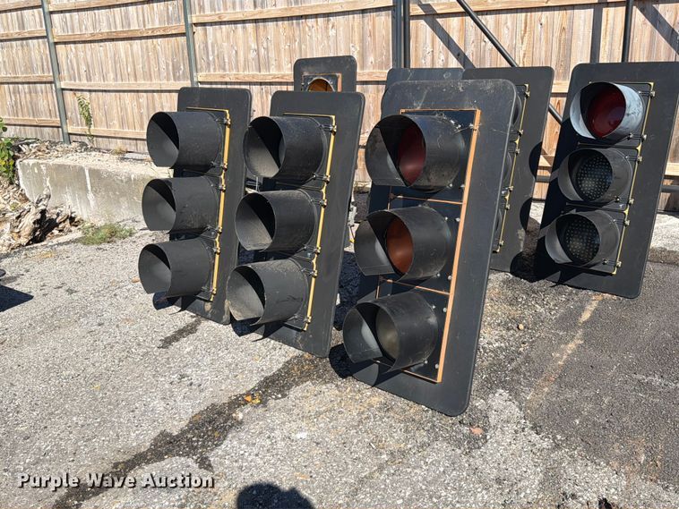 image for item FU1146 (3) traffic lights