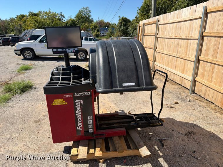 image for item FU1150 Hunter GSP9600HD tire balancer