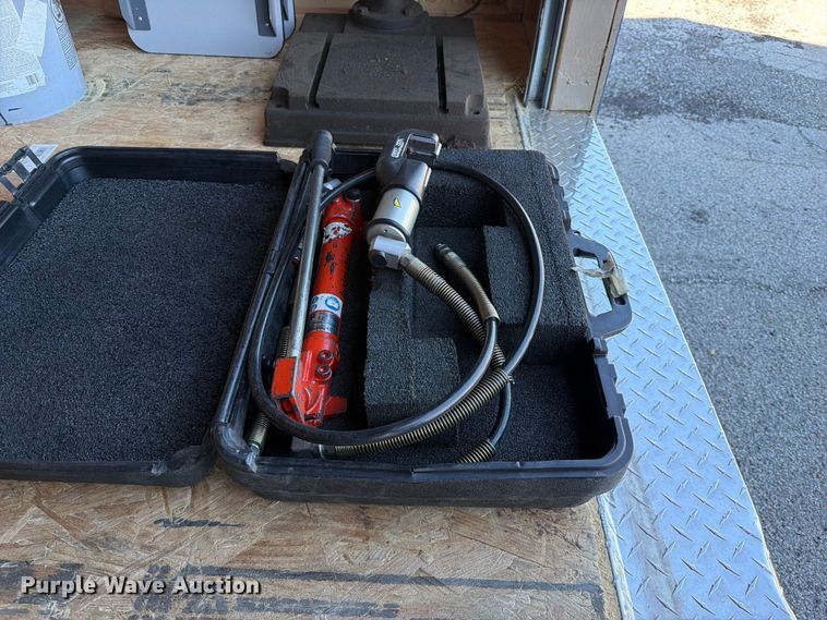 image for item FU1171 2002 Holman HMC8U hydraulic cable cutter