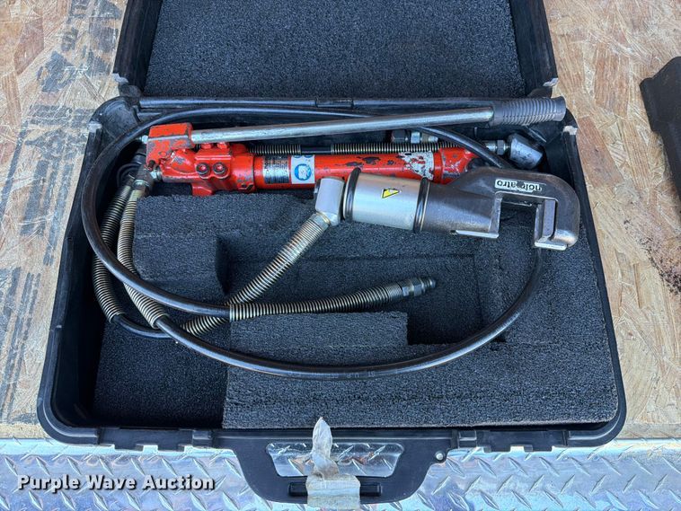 image for item FU1171 2002 Holman HMC8U hydraulic cable cutter