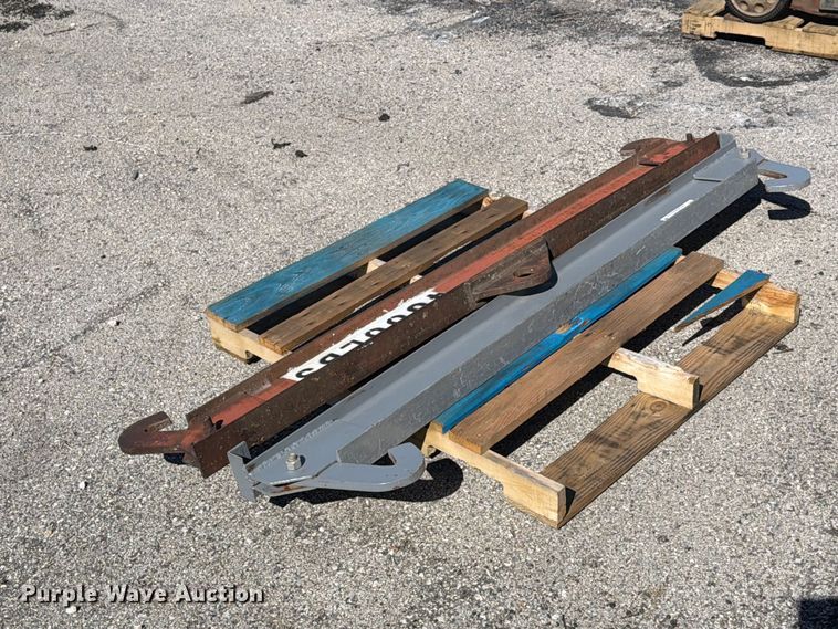 image for item FU1172 (2) lifting spreader beams