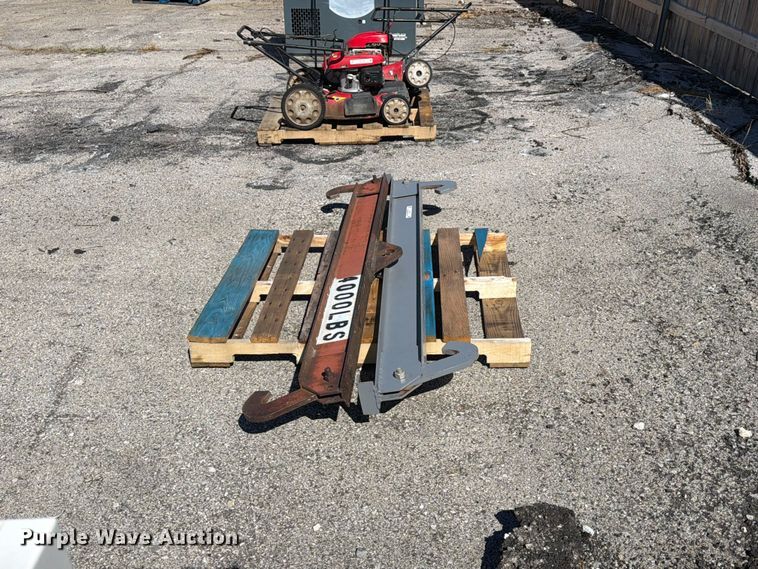 image for item FU1172 (2) lifting spreader beams