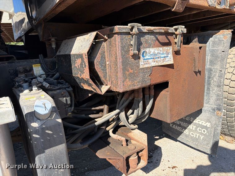 image for item FU4746 2014 Freightliner 108SD dump truck